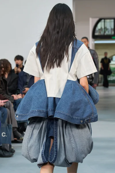 Look 77